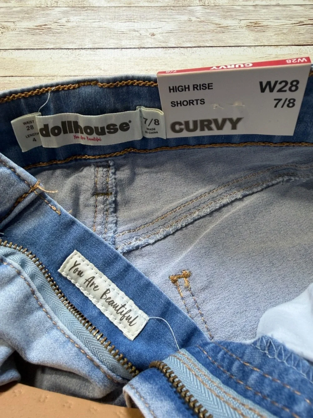 Dollhouse Curvy Light Blue Denim Shorts Tan Studded Belt size 7/8 Waist 28 NEW - Picture 7 of 14